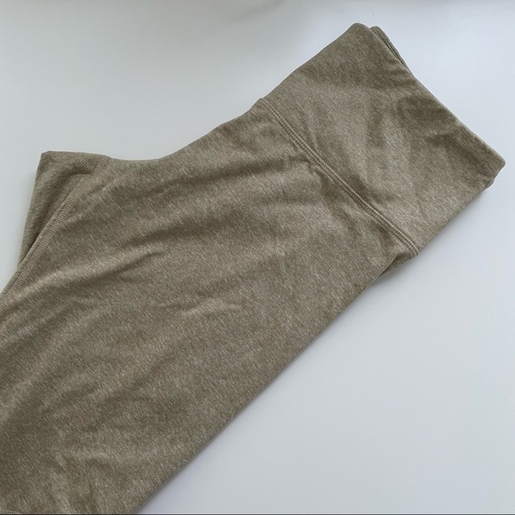 Old Navy High-Waisted Elevate 7/8-Length Color-Block Leggings in Mocha Taffy - Picture 4 of 11
